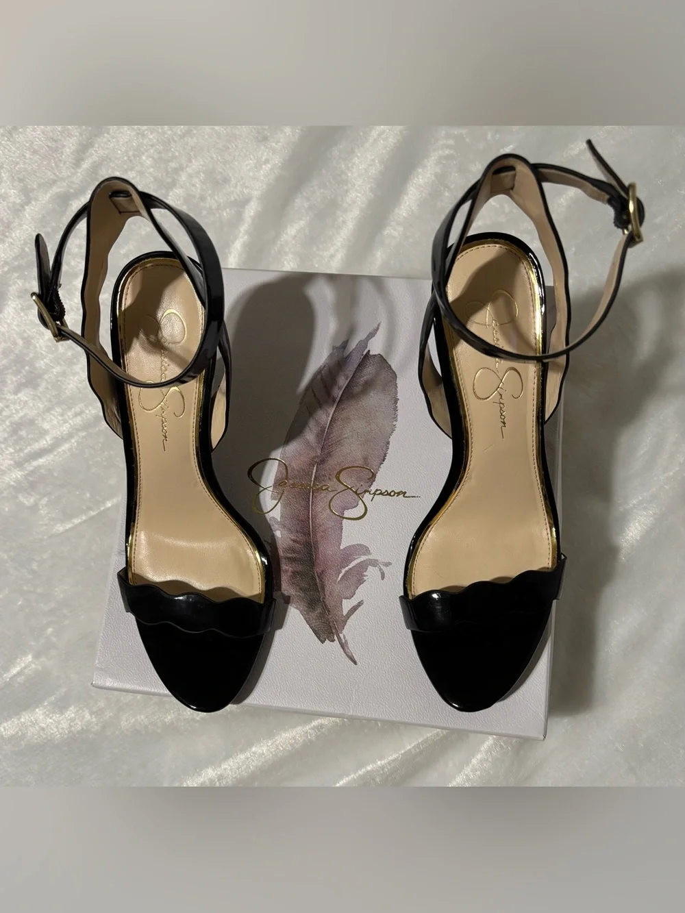 JESSICA SIMPSON black patent sandal 3-1/2”heel ankle strap with scalloped trim - Picture 2 of 12